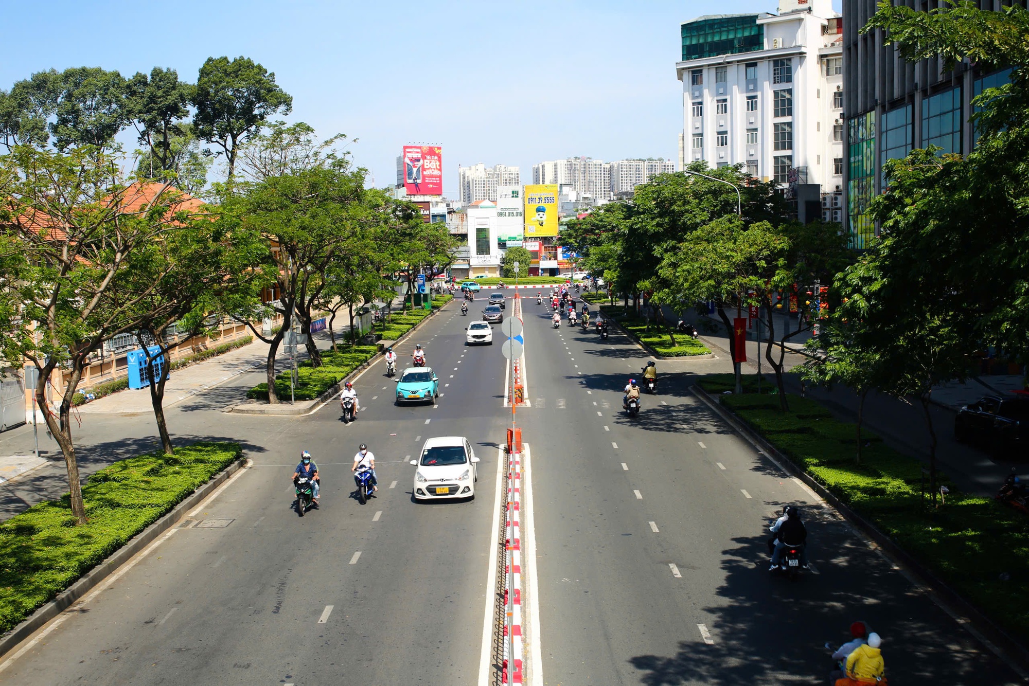 Hình ảnh phố phường TPHCM "khác lạ" ngày đầu năm mới- Ảnh 17.