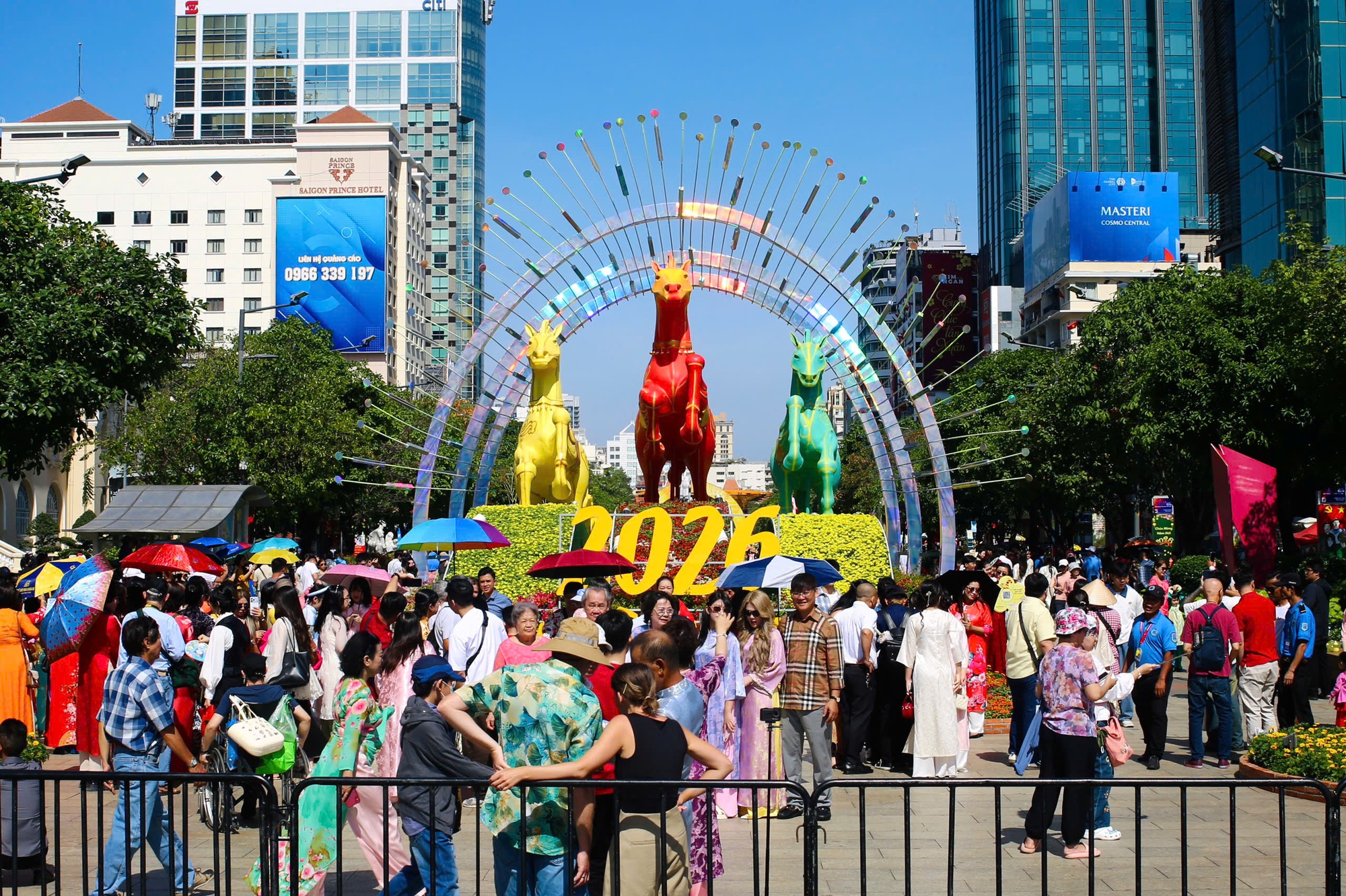 Hình ảnh phố phường TPHCM "khác lạ" ngày đầu năm mới- Ảnh 5.