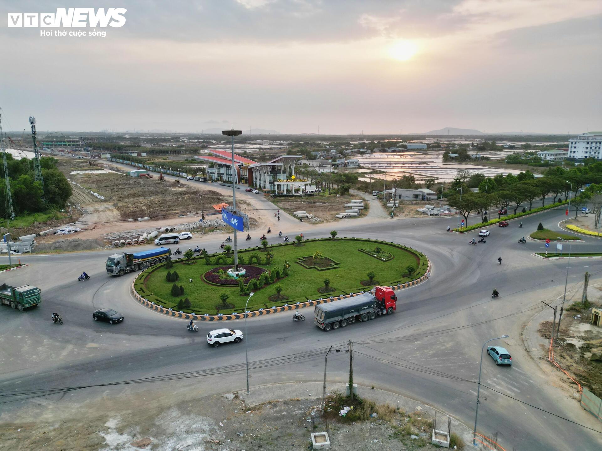 Diện mạo tuyến đường 13.900 tỷ đồng nối cao tốc ở TP.HCM sau 1 năm thi công- Ảnh 2.