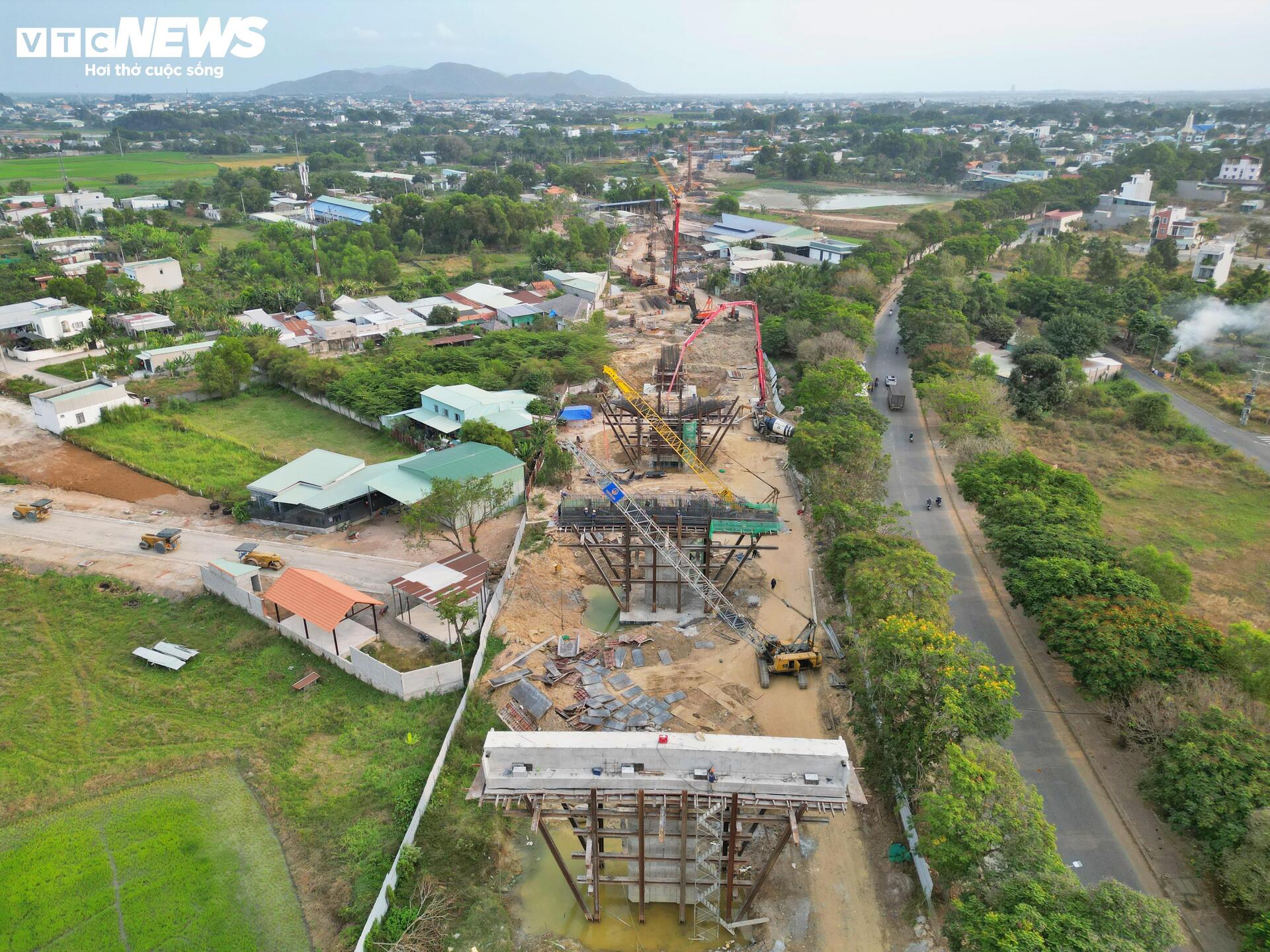 Diện mạo tuyến đường 13.900 tỷ đồng nối cao tốc ở TP.HCM sau 1 năm thi công- Ảnh 3.