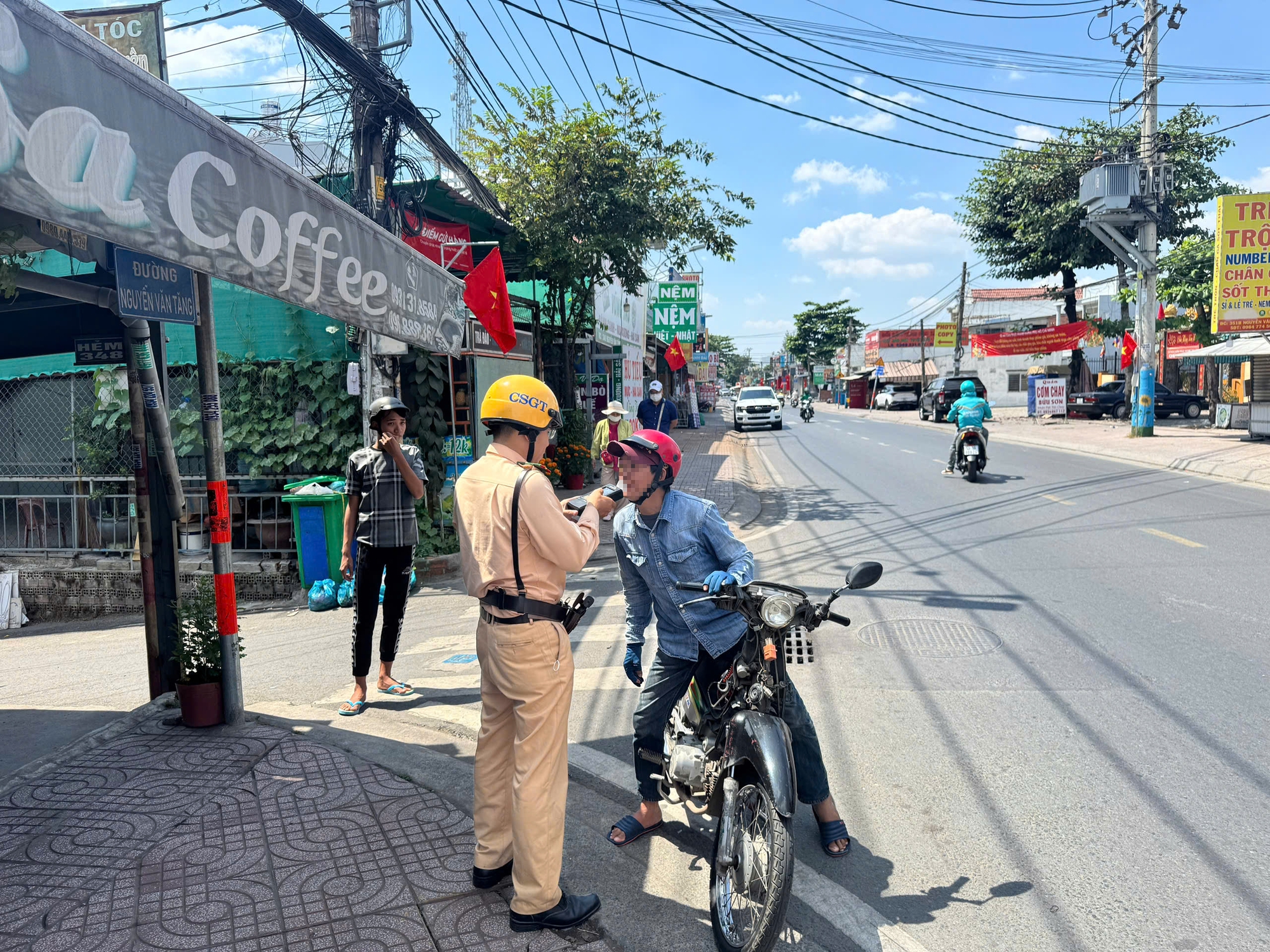 Nồng độ cồn tăng cao trong ngày mùng 1 Tết 2026 tại TPHCM - Ảnh 1.