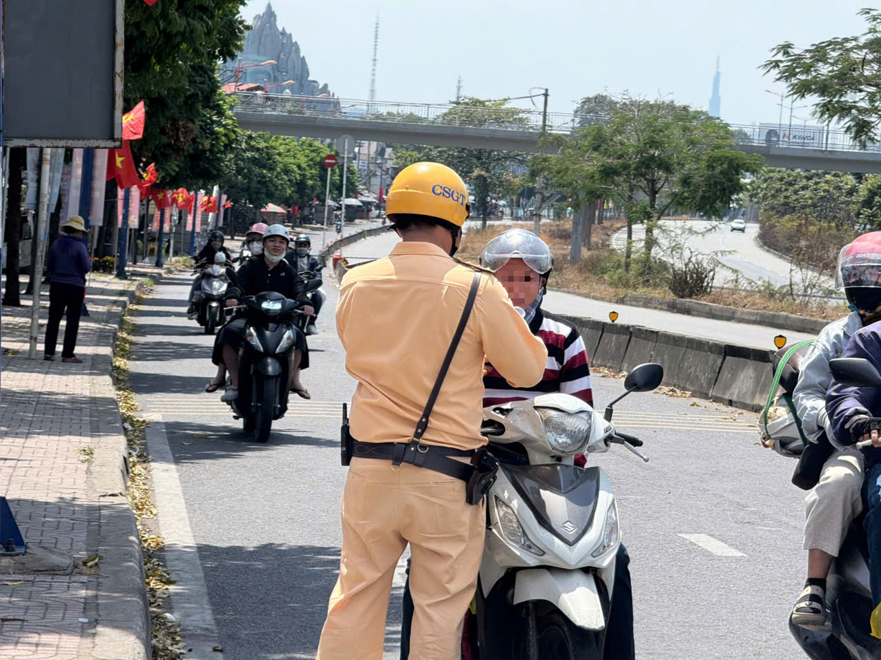 Nồng độ cồn tăng cao trong ngày mùng 1 Tết 2026 tại TPHCM - Ảnh 2.