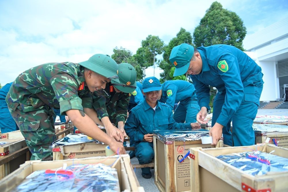Công an TPHCM cảnh báo hành vi đốt pháo trái phép dịp Tết- Ảnh 1.
