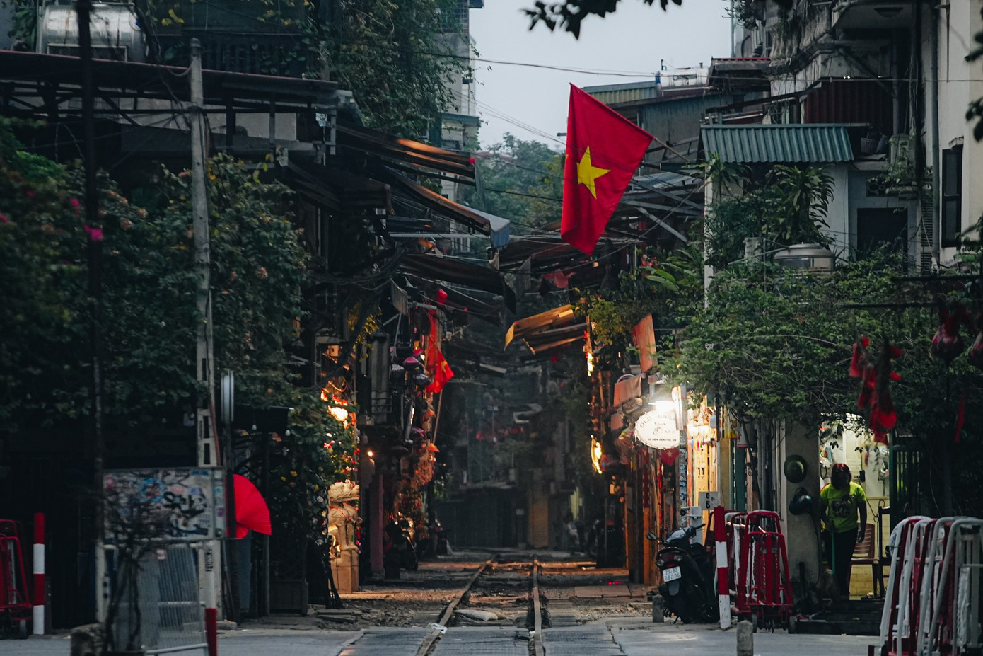 Vẻ đẹp hiếm có của Hà Nội trong buổi sáng đầu năm- Ảnh 5.