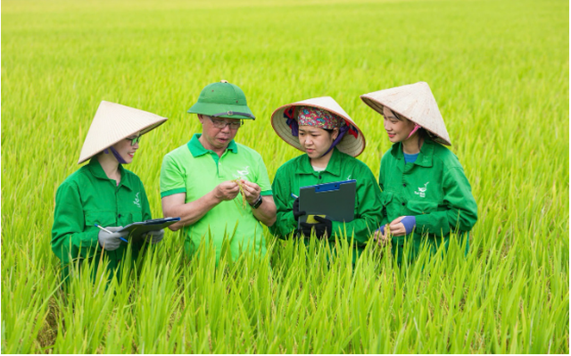 Từ ký ức về nạn đói 1945, người thương binh từ bỏ vị trí cán bộ để về làm công nhân, tạp vụ, đến quyết định "trái cơ chế" để thay đổi đời sống nông dân- Ảnh 1.