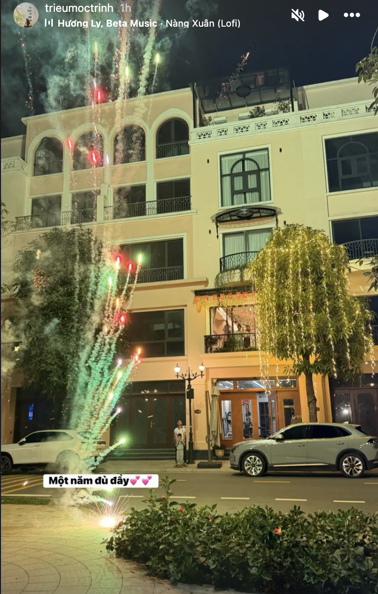 "Vuýp" nhất đêm Giao thừa: Tuyển thủ Việt Nam khoe biệt thự chục tỷ mới tậu, quà tết là con gái mới chào đời- Ảnh 1. "Vuýp" nhất đêm Giao thừa: Tuyển thủ Việt Nam khoe biệt thự chục tỷ mới tậu, quà tết là con gái mới chào đời- Ảnh 1.