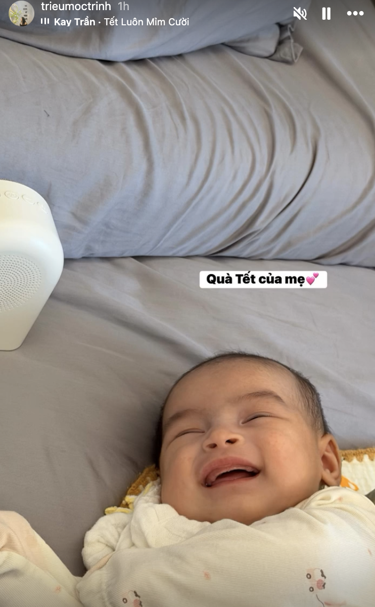 "Vuýp" nhất đêm Giao thừa: Tuyển thủ Việt Nam khoe biệt thự chục tỷ mới tậu, quà tết là con gái mới chào đời- Ảnh 4. "Vuýp" nhất đêm Giao thừa: Tuyển thủ Việt Nam khoe biệt thự chục tỷ mới tậu, quà tết là con gái mới chào đời- Ảnh 4.