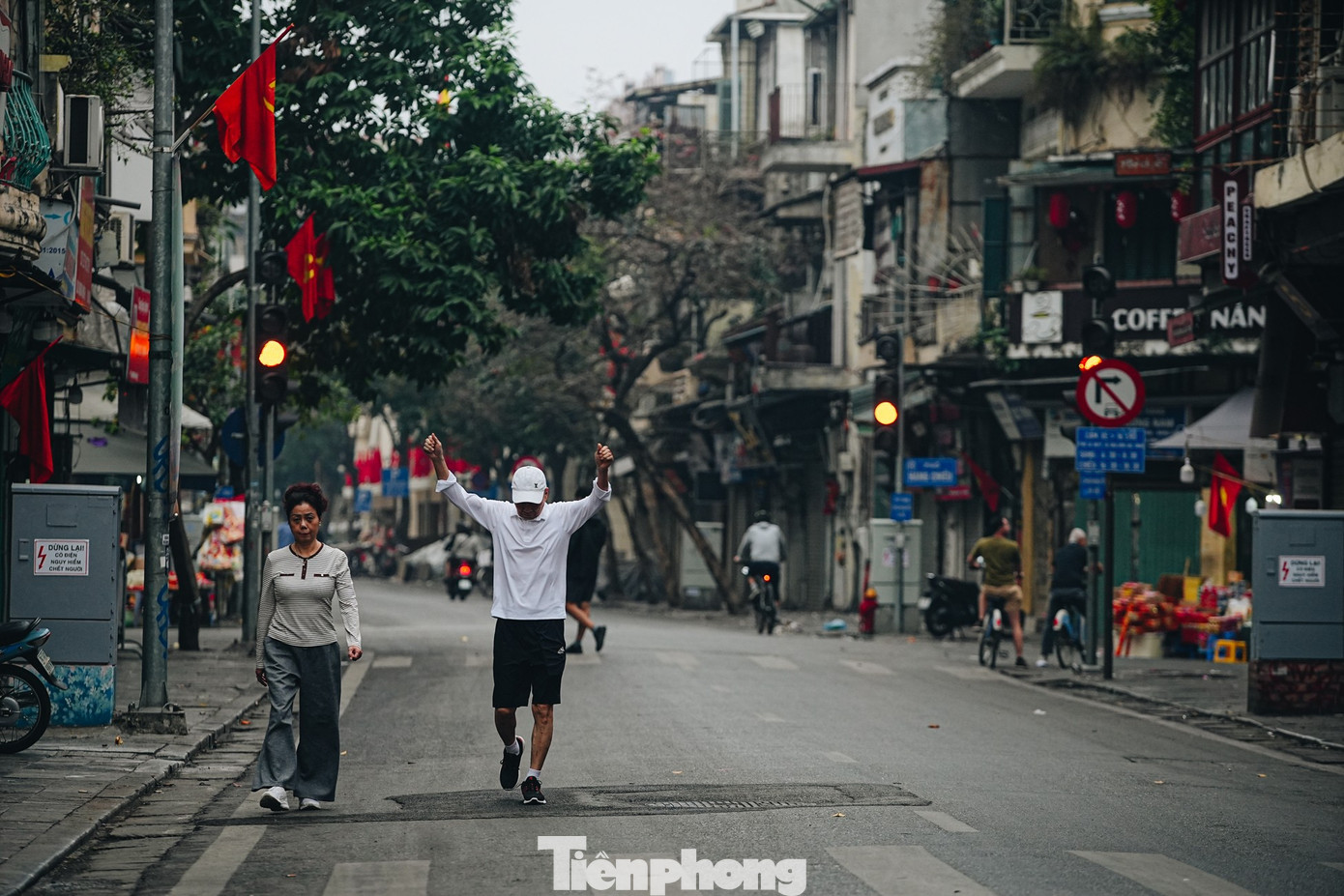 Vẻ đẹp hiếm có của Hà Nội trong buổi sáng đầu năm- Ảnh 11.