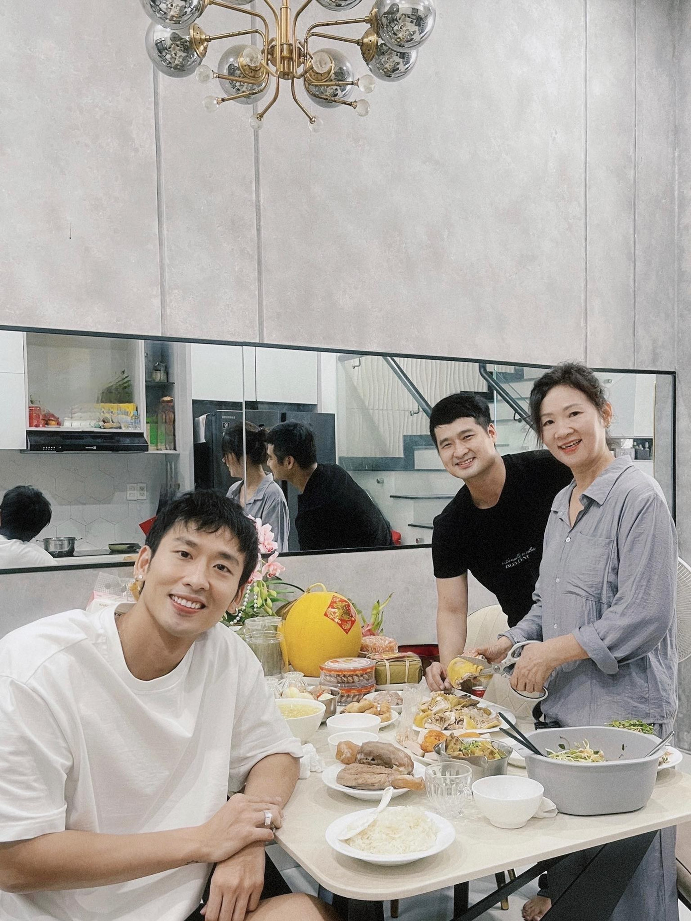 Mâm cơm tất niên nhà NSND Công Lý- Ảnh 13.