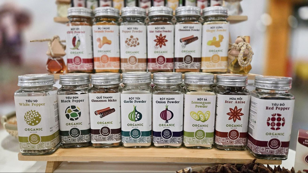 Bị gọi là “điên” vì làm hữu cơ, CEO Vinasamex Nguyễn Thị Huyền bắt tay nông dân nâng thu nhập lên 120-150 triệu đồng/ha quế hồi, nuôi tham vọng IPO- Ảnh 9.