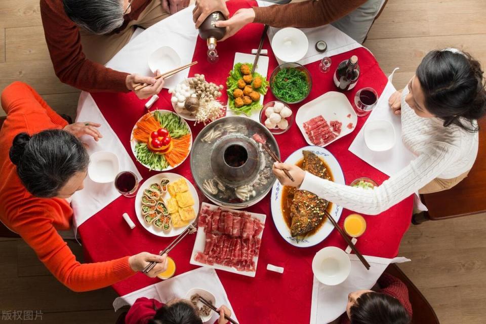 Khách đến đông ngày mùng 2: Làm sao để nhà không biến thành “bãi chiến trường” sau 1 buổi sáng?- Ảnh 2.