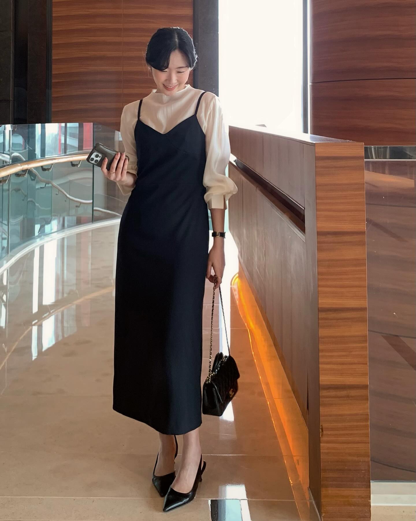 5 cách mặc váy trẻ trung nhất mà phụ nữ trên dưới 40 tuổi đều nên biết - Ảnh 1.