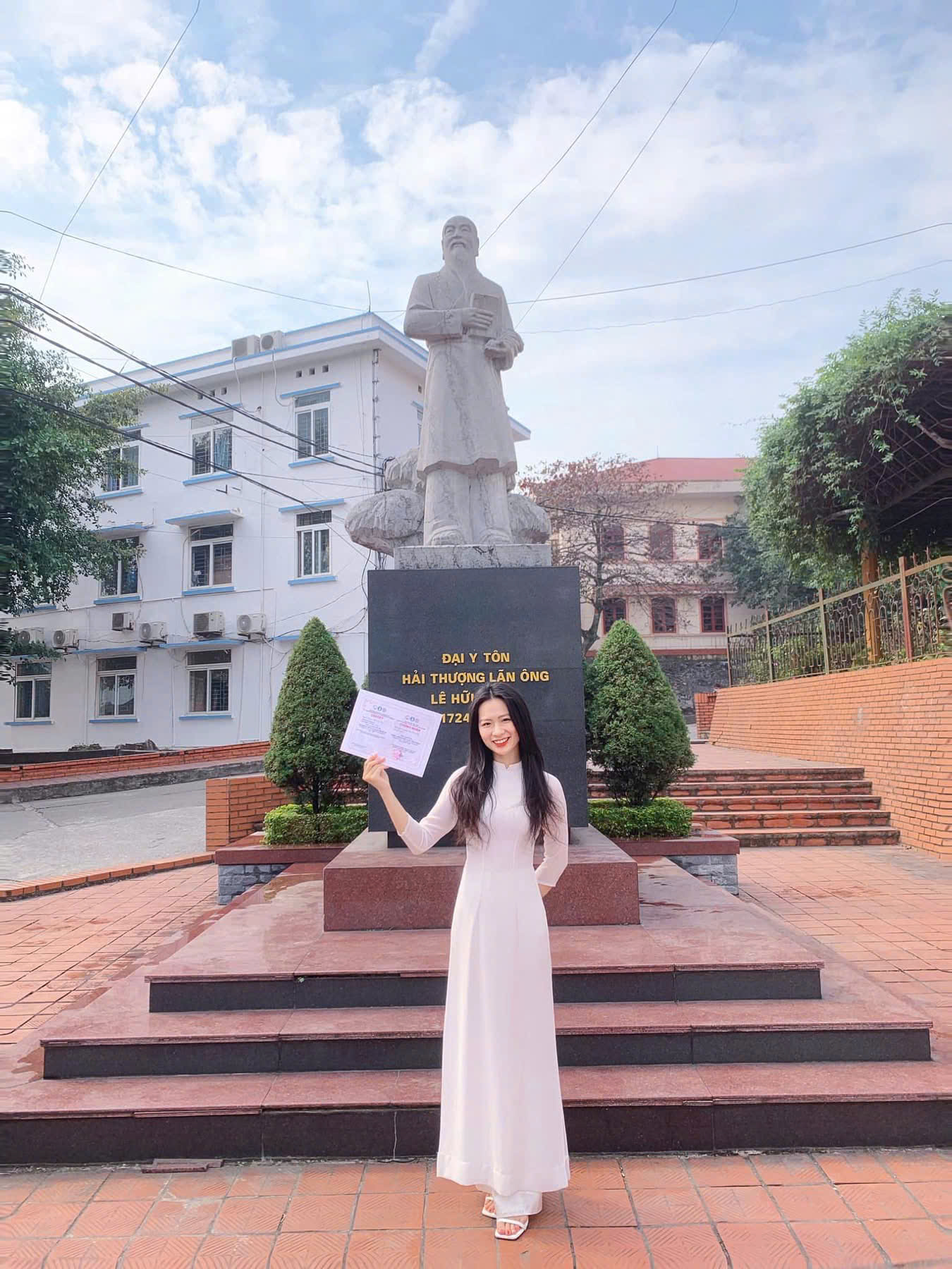 Tết của bác sĩ nội trú: Ngoài kia pháo nổ tưng bừng, còn bệnh viện chỉ có tiếng monitor đều đều và những bước chân vội vã- Ảnh 2.