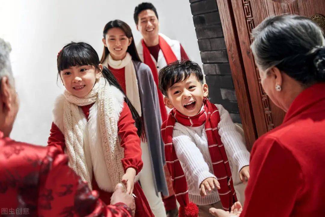 Khách đến đông ngày mùng 2: Làm sao để nhà không biến thành “bãi chiến trường” sau 1 buổi sáng?- Ảnh 1.