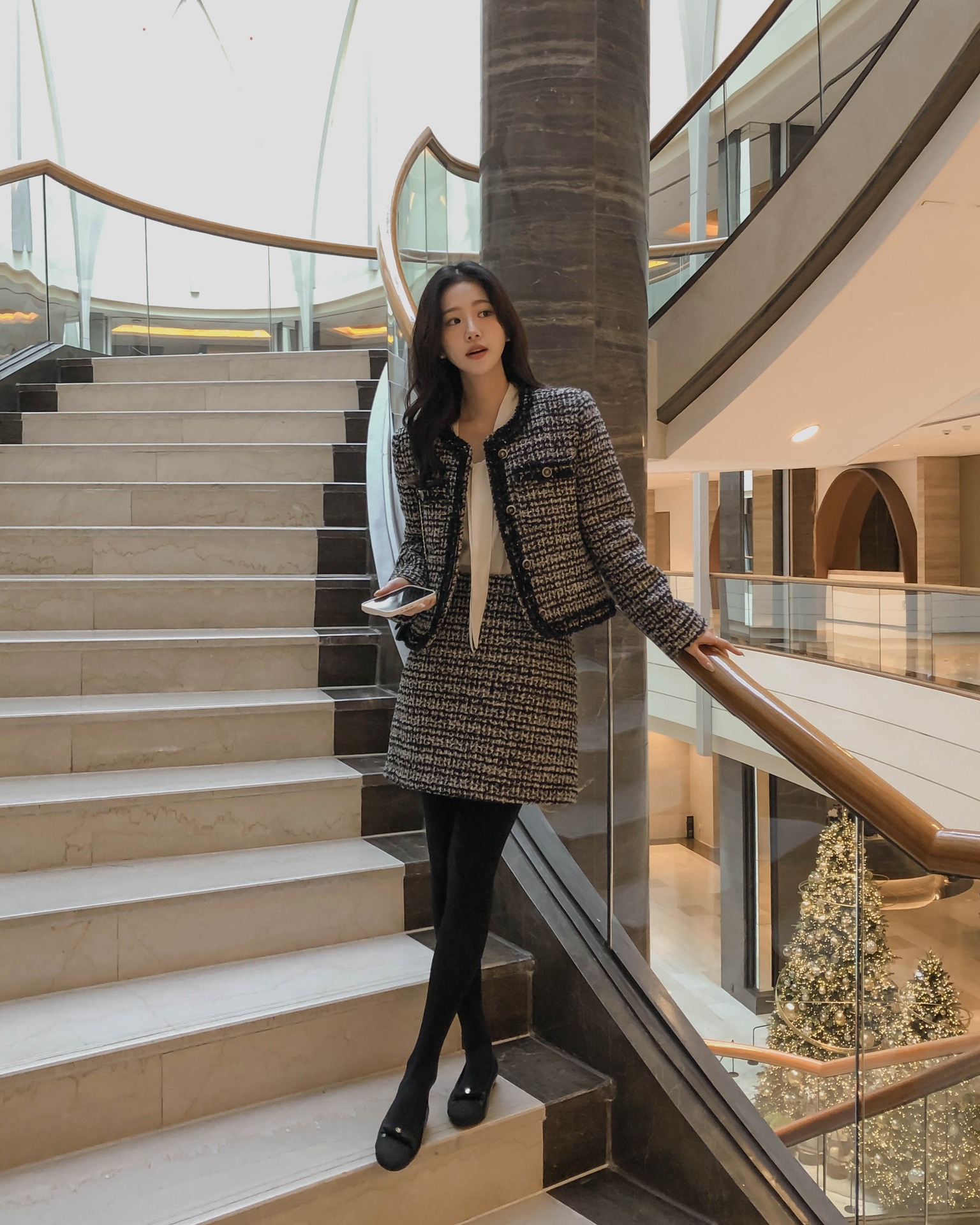 4 công thức trang phục đạt chuẩn thanh lịch để đi chúc Tết- Ảnh 4. 4 công thức trang phục đạt chuẩn thanh lịch để đi chúc Tết- Ảnh 4.