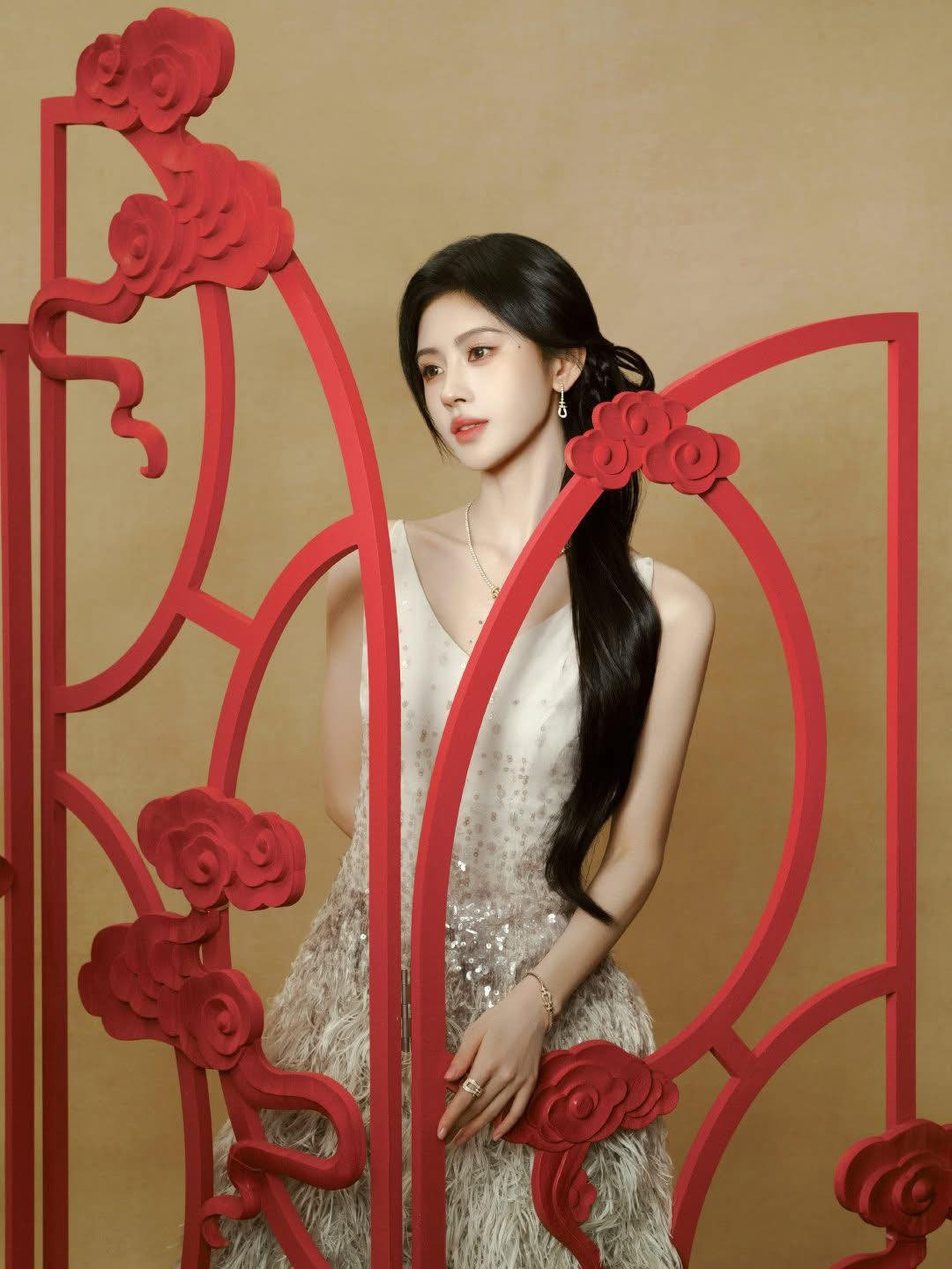 Nam diễn viên chi một tỷ đồng lì xì fan trong đêm Giao thừa- Ảnh 2.