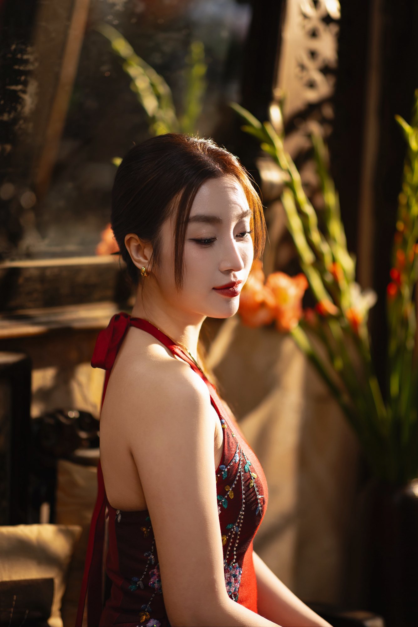 Đỗ Mỹ Linh đón tết ngọt ngào bên chồng Chủ tịch, netizen xôn xao vì visual "phá nét" giữa tin đồn mang bầu - Ảnh 3.