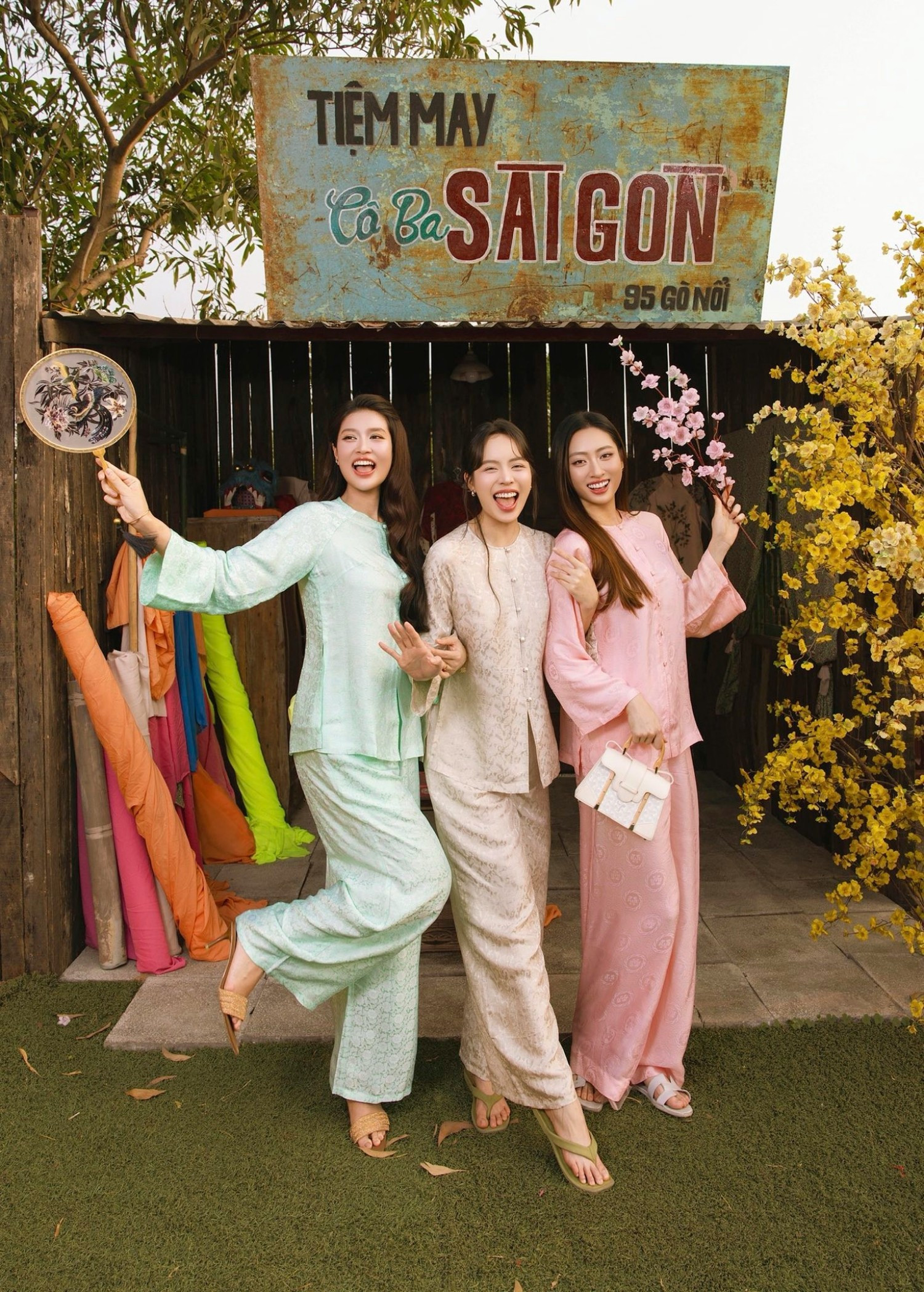 Học nàng Hậu tuổi Nhâm Ngọ có đôi chân dài 1,1m tập 4 động tác để bảo toàn vòng eo 63cm, vóc dáng thanh mảnh- Ảnh 2.