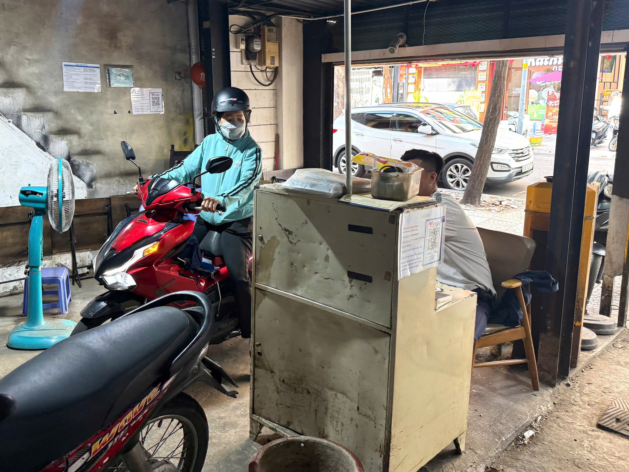 Bãi giữ xe tại trung tâm TPHCM có tăng giá dịp Tết này? - Ảnh 2.