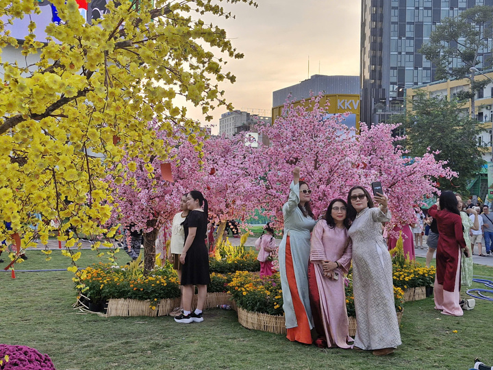 Cách TP.HCM 'đánh thức' những khu đất vàng bị 'quây tôn' giữa lòng đô thị- Ảnh 8.