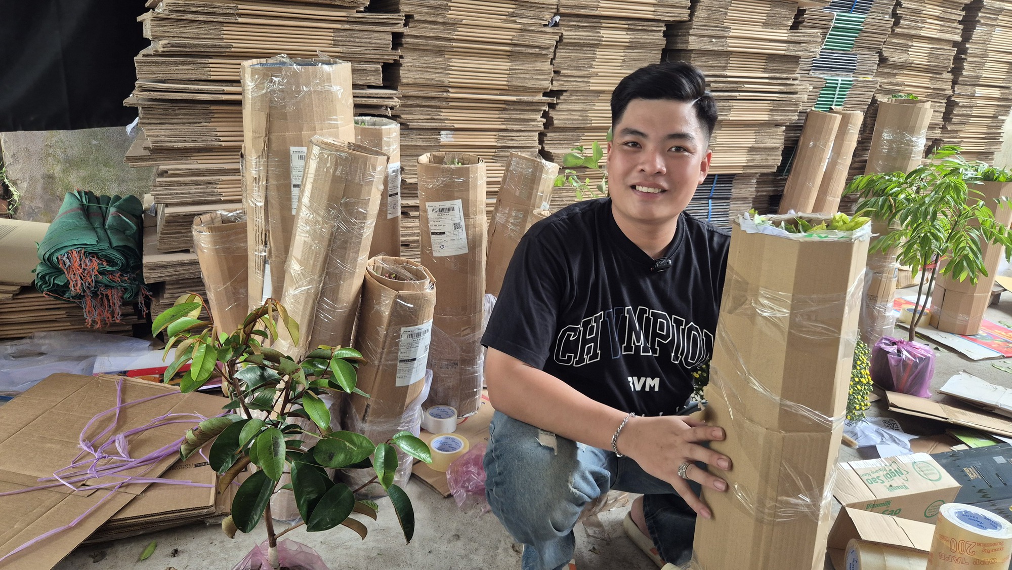 - Ảnh 4.Chủ shop hàng online