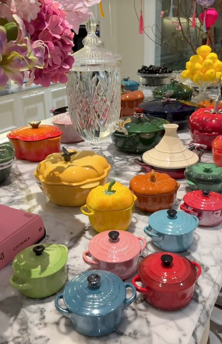 Bên trong dinh thự trắng sang trọng của phú bà Lâm Đồng ngày Tết: Nhìn bếp và nồi niêu mà ai cũng phải xuýt xoa- Ảnh 3.