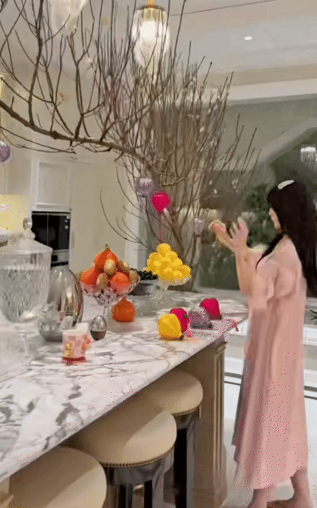 Bên trong dinh thự trắng sang trọng của phú bà Lâm Đồng ngày Tết: Nhìn bếp và nồi niêu mà ai cũng phải xuýt xoa- Ảnh 9.