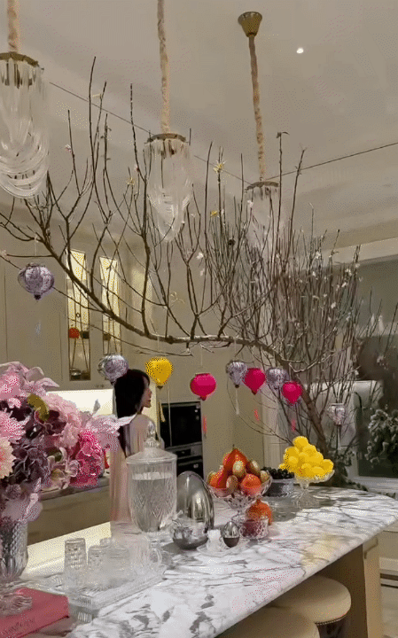 Bên trong dinh thự trắng sang trọng của phú bà Lâm Đồng ngày Tết: Nhìn bếp và nồi niêu mà ai cũng phải xuýt xoa- Ảnh 8.