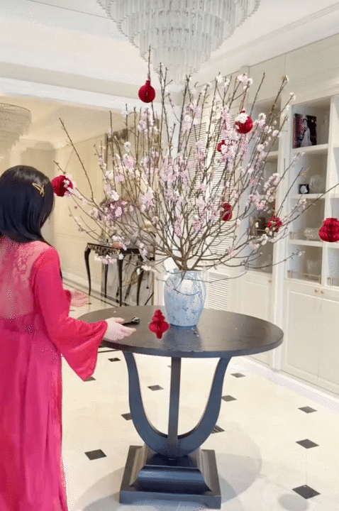 Bên trong dinh thự trắng sang trọng của phú bà Lâm Đồng ngày Tết: Nhìn bếp và nồi niêu mà ai cũng phải xuýt xoa- Ảnh 11.