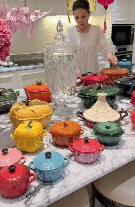 Bên trong dinh thự trắng sang trọng của phú bà Lâm Đồng ngày Tết: Nhìn bếp và nồi niêu mà ai cũng phải xuýt xoa- Ảnh 6.