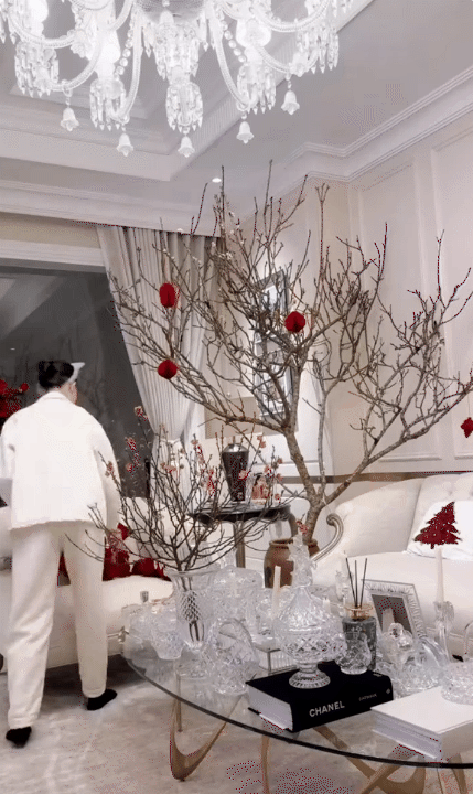 Bên trong dinh thự trắng sang trọng của phú bà Lâm Đồng ngày Tết: Nhìn bếp và nồi niêu mà ai cũng phải xuýt xoa- Ảnh 15.