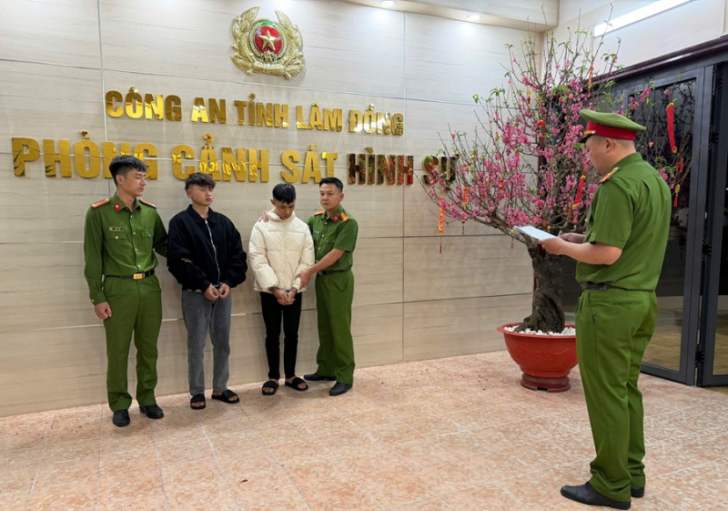 Cướp tiệm vàng đêm giao thừa, Lê Anh Huy và Trần Đỗ Thanh Phong bị bắt ngay Mùng 1 Tết- Ảnh 1.