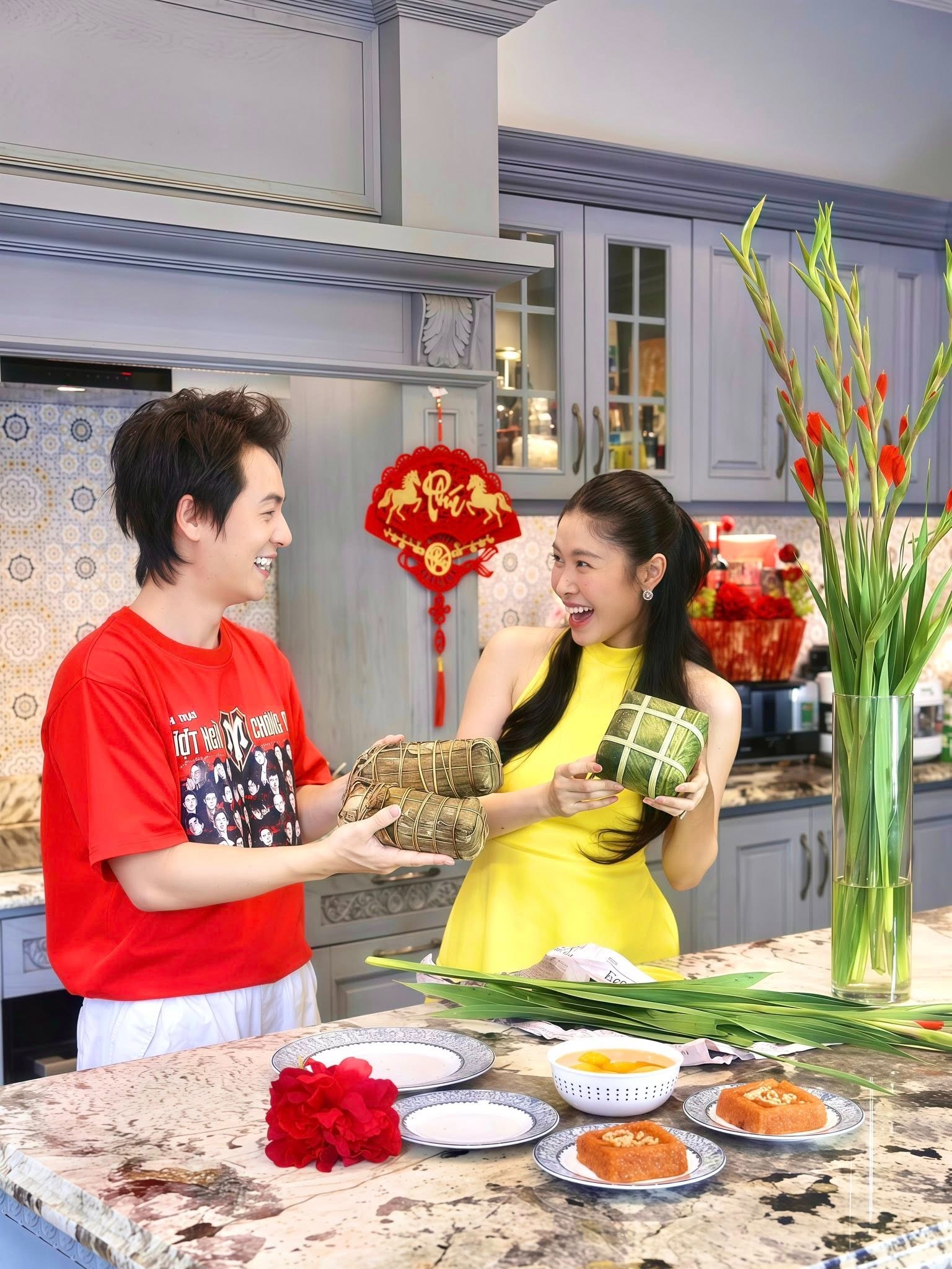 Nghệ sĩ Việt đón Tết 2026: Decor nhà đẹp như tranh, góc nào cũng có thể trở thành background "sống ảo" - Ảnh 16.