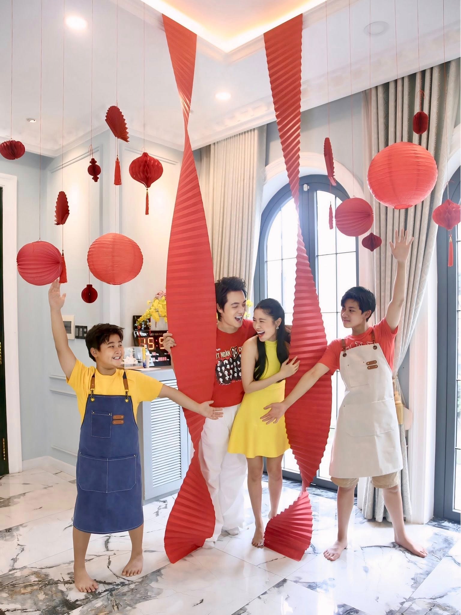 Nghệ sĩ Việt đón Tết 2026: Decor nhà đẹp như tranh, góc nào cũng có thể trở thành background "sống ảo" - Ảnh 15.