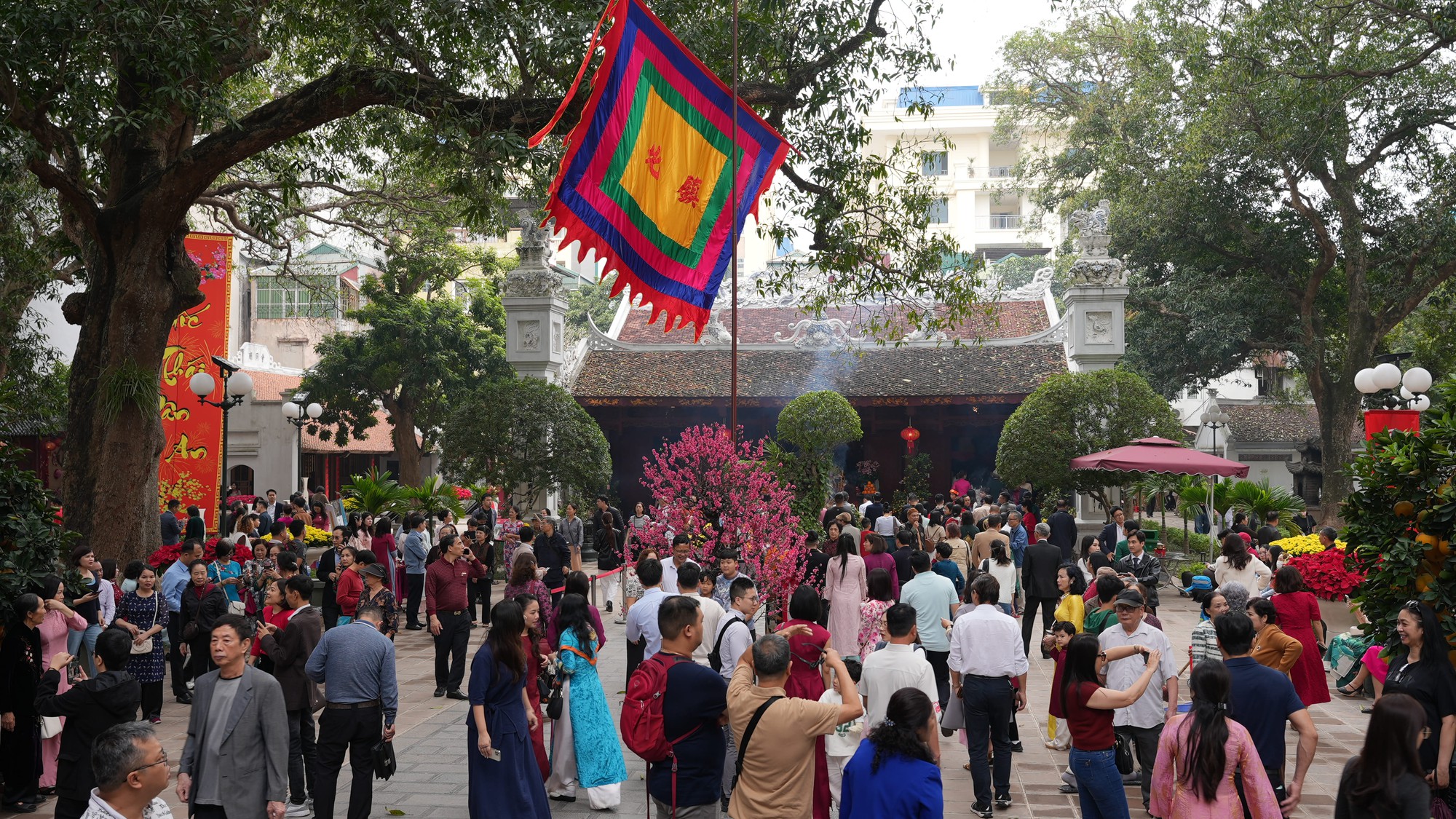 Cập nhật thời tiết mùng 2 Tết: Không khí lạnh phủ khắp miền Bắc, Hà Nội mưa nhỏ, trời rét- Ảnh 1.