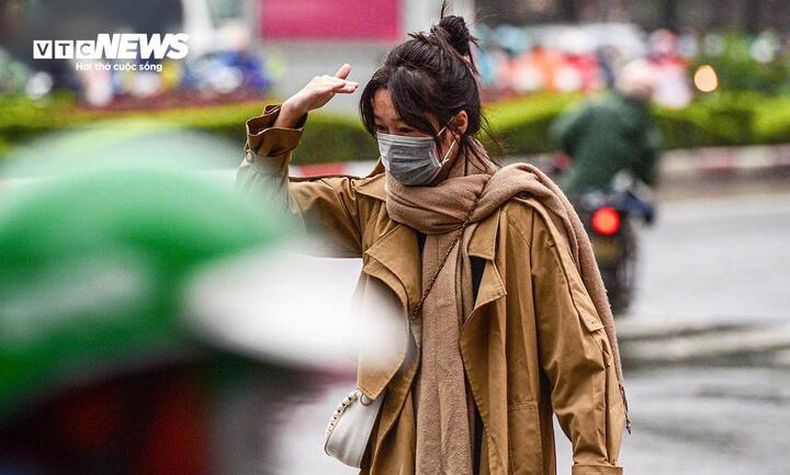 Dự báo thời tiết mùng 2 Tết: Hà Nội mưa rét, TP.HCM nắng nóng cục bộ- Ảnh 1.