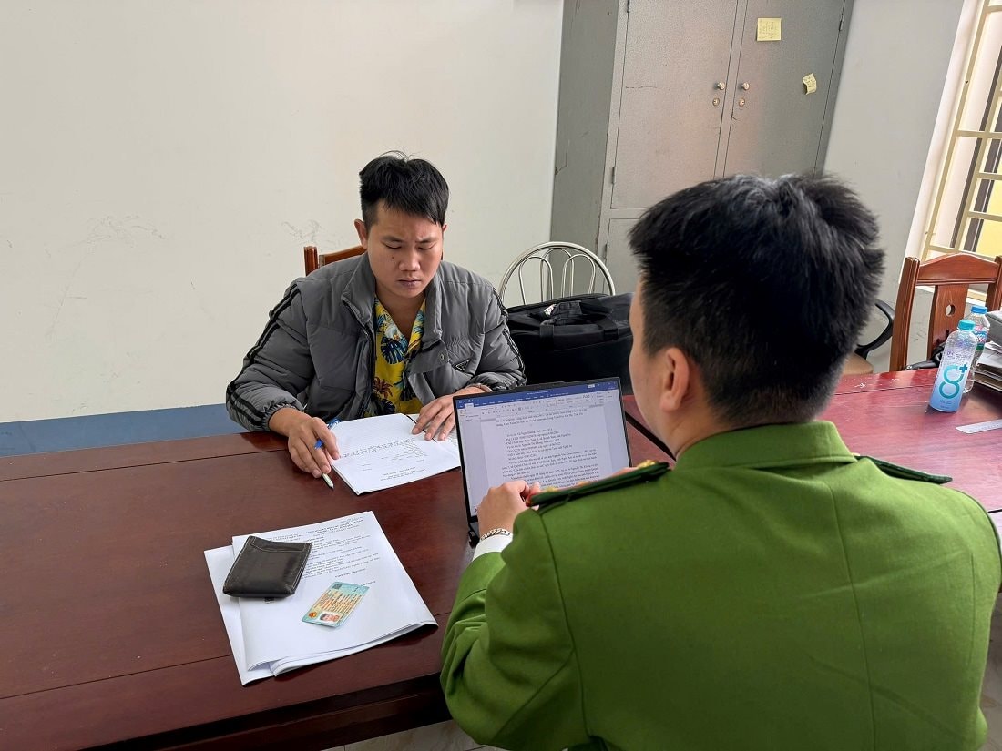 Phát hiện thanh niên SN 2001 thực hiện nhiều vụ lừa đảo, chiếm đoạt tiền của nhiều người, Công an vào cuộc điều tra- Ảnh 1.