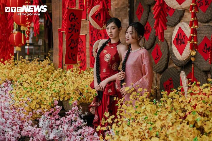 Hướng tốt, giờ đẹp xuất hành ngày mùng 2 Tết Bính Ngọ 2026- Ảnh 1.