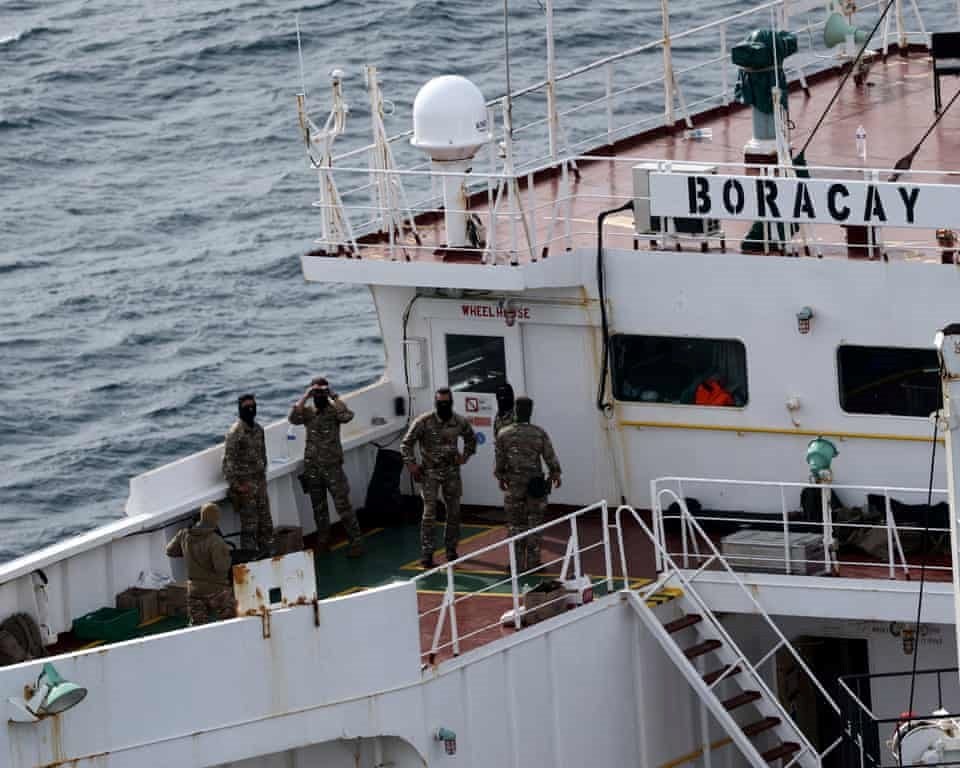 Phương Tây nhăm nhe bắt giữ tàu chở dầu, hàng hải Nga sẵn sàng điều tàu chiến phá vỡ phong toả, trả đũa tàu châu Âu- Ảnh 1.