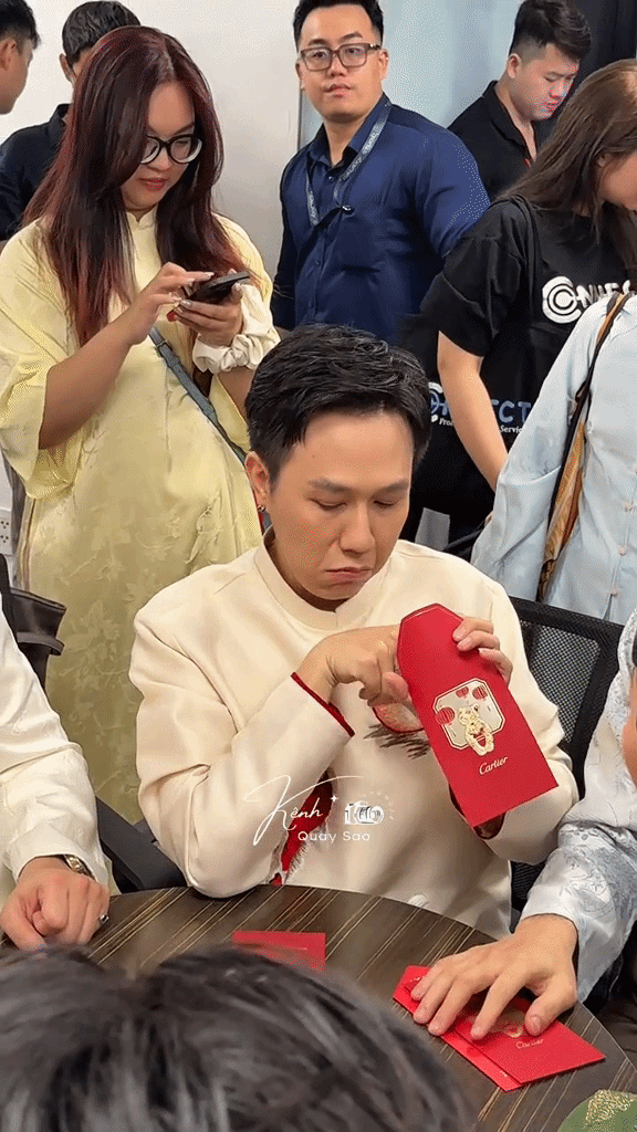 Sốc với màn phát lì xì của Trấn Thành: Số tiền khủng khiến dàn sao lóa mắt, chỉ duy nhất 1 người bốc phải 20.000- Ảnh 5.