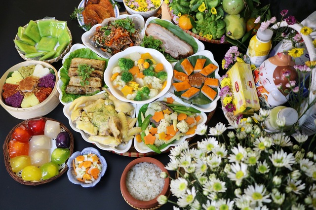 Phụ nữ sau 40: Ăn Tết sao để “hồi xuân” vóc dáng, không tích mỡ, không mất cơ?- Ảnh 2.