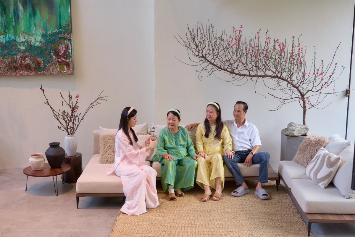 Nghệ sĩ Việt đón Tết 2026: Decor nhà đẹp như tranh, góc nào cũng có thể trở thành background "sống ảo" - Ảnh 21.