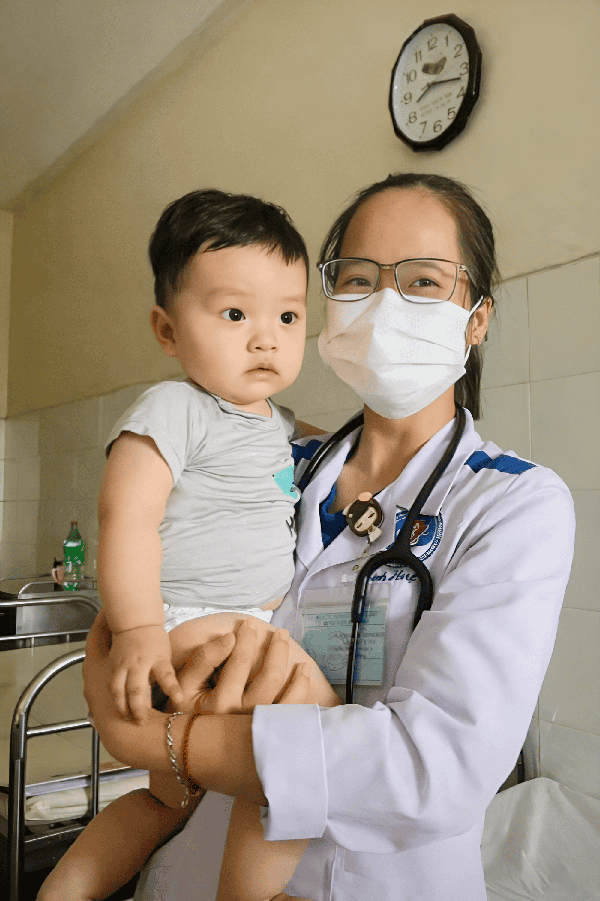 Tết của bác sĩ nội trú: Ngoài kia pháo nổ tưng bừng, còn bệnh viện chỉ có tiếng monitor đều đều và những bước chân vội vã- Ảnh 4.