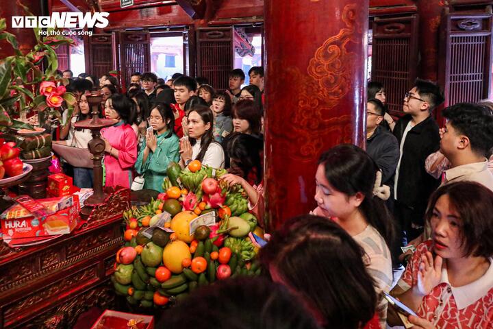 Người dân nườm nượp đổ về Văn Miếu xin chữ đầu năm- Ảnh 7.