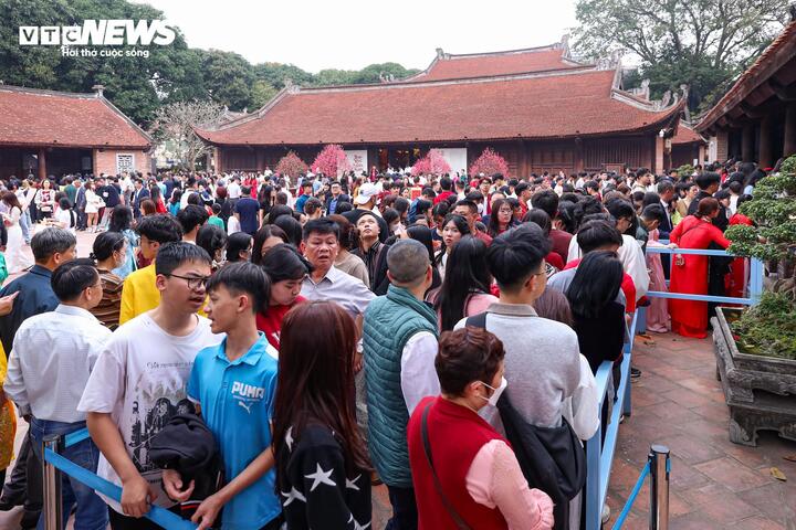 Người dân nườm nượp đổ về Văn Miếu xin chữ đầu năm- Ảnh 9.