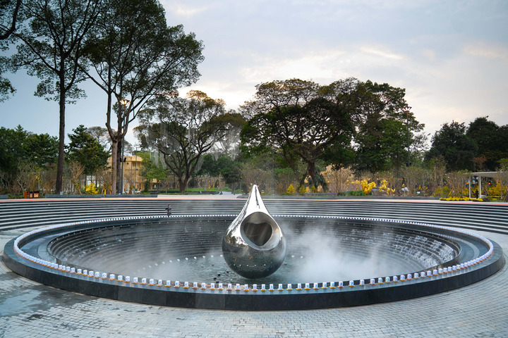 Cách TP.HCM 'đánh thức' những khu đất vàng bị 'quây tôn' giữa lòng đô thị- Ảnh 1.