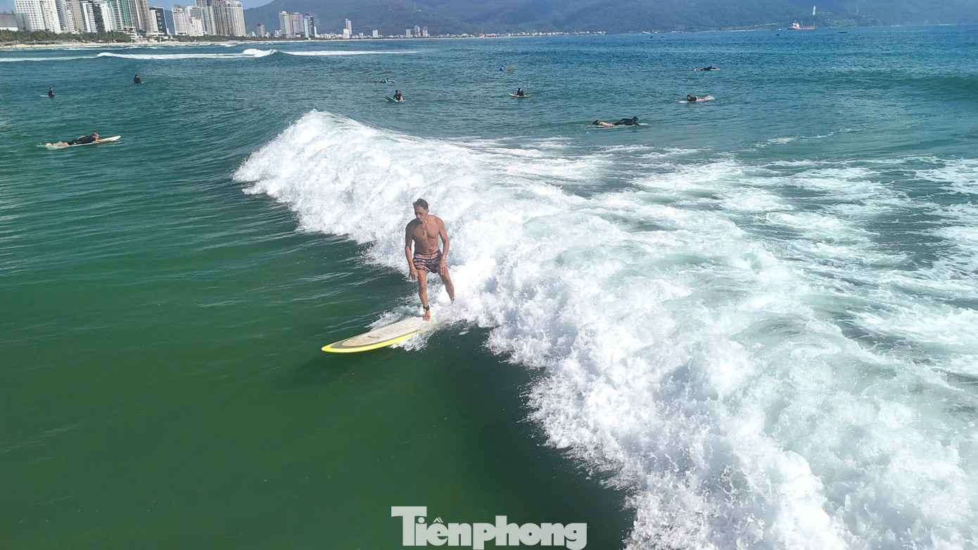 Biển Đà Nẵng không được nghỉ... Tết- Ảnh 9.