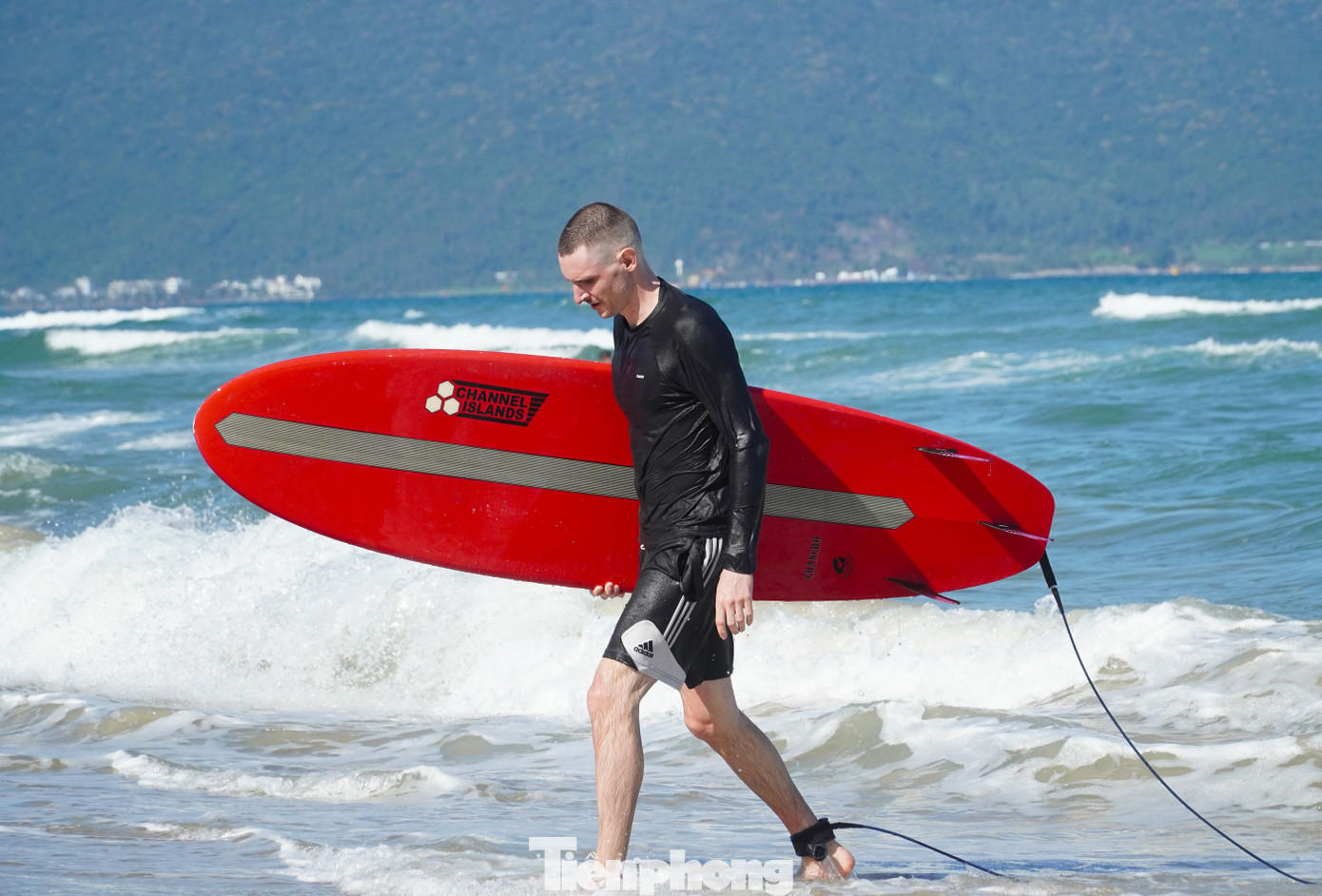 Biển Đà Nẵng không được nghỉ... Tết- Ảnh 8.