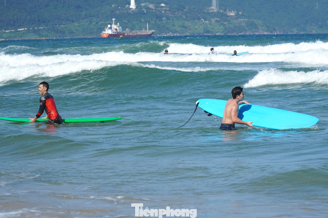 Biển Đà Nẵng không được nghỉ... Tết- Ảnh 6.