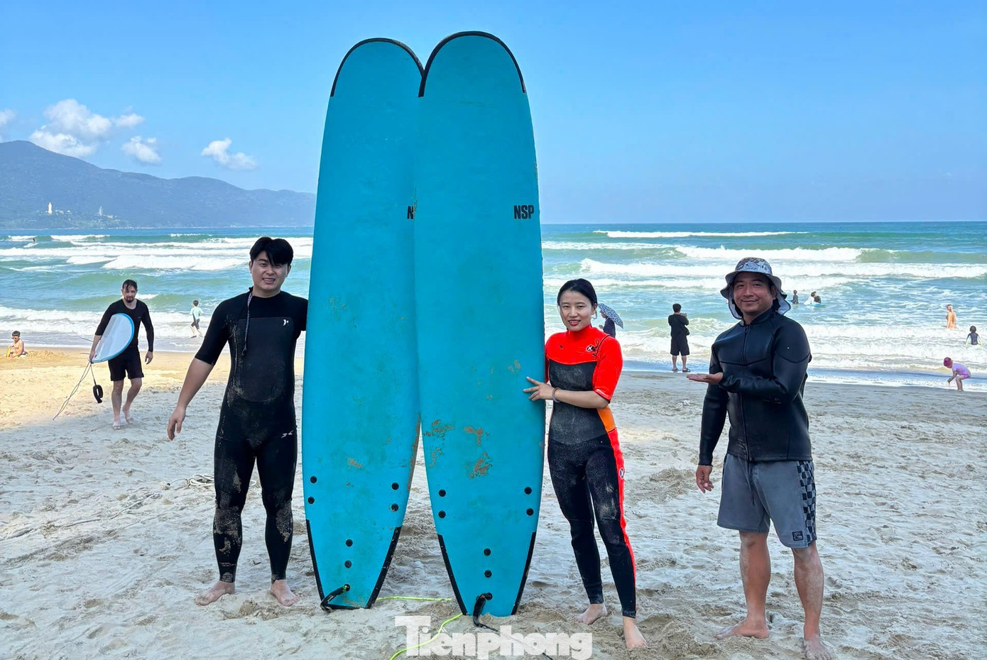 Biển Đà Nẵng không được nghỉ... Tết- Ảnh 15.